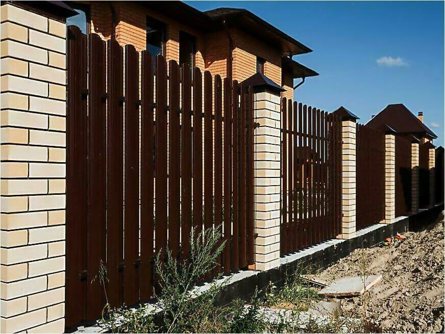 забор из штакетника 115м фото1 в Выборге