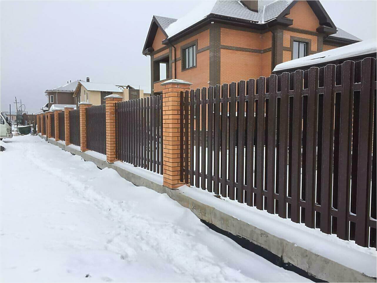 Забор из штакетника 95м фото1 в Выборге