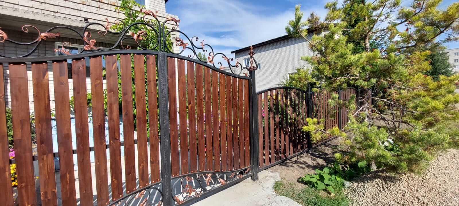 забор из штакетника каштан красный фото1 в Выборге