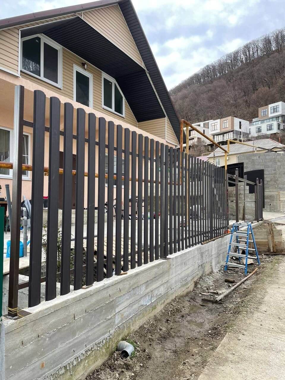 Забор из штакетника 35м RAL8019 Темный Шоколад МАТТЕ в Выборге