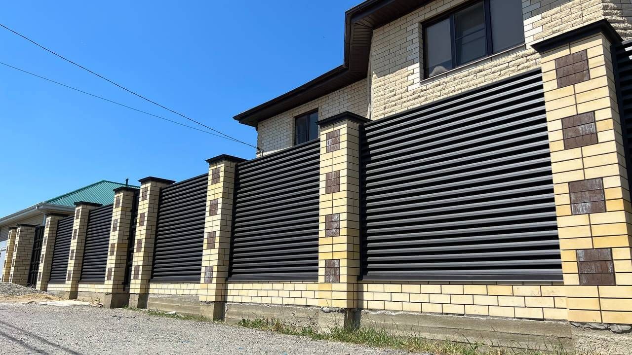 Забор-жалюзи 45м RAL8019 Темный Шоколад матовый в Выборге