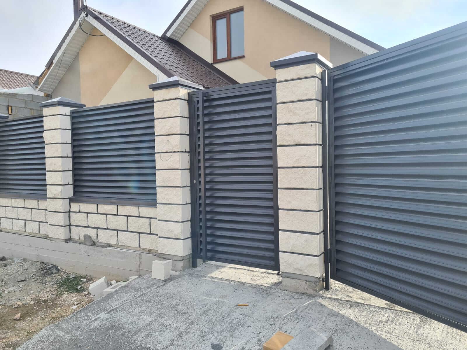 Забор из ламелей Еврожалюзи 38м RAL7024/7024 Серый Графит двусторонний фото 1 в Выборге
