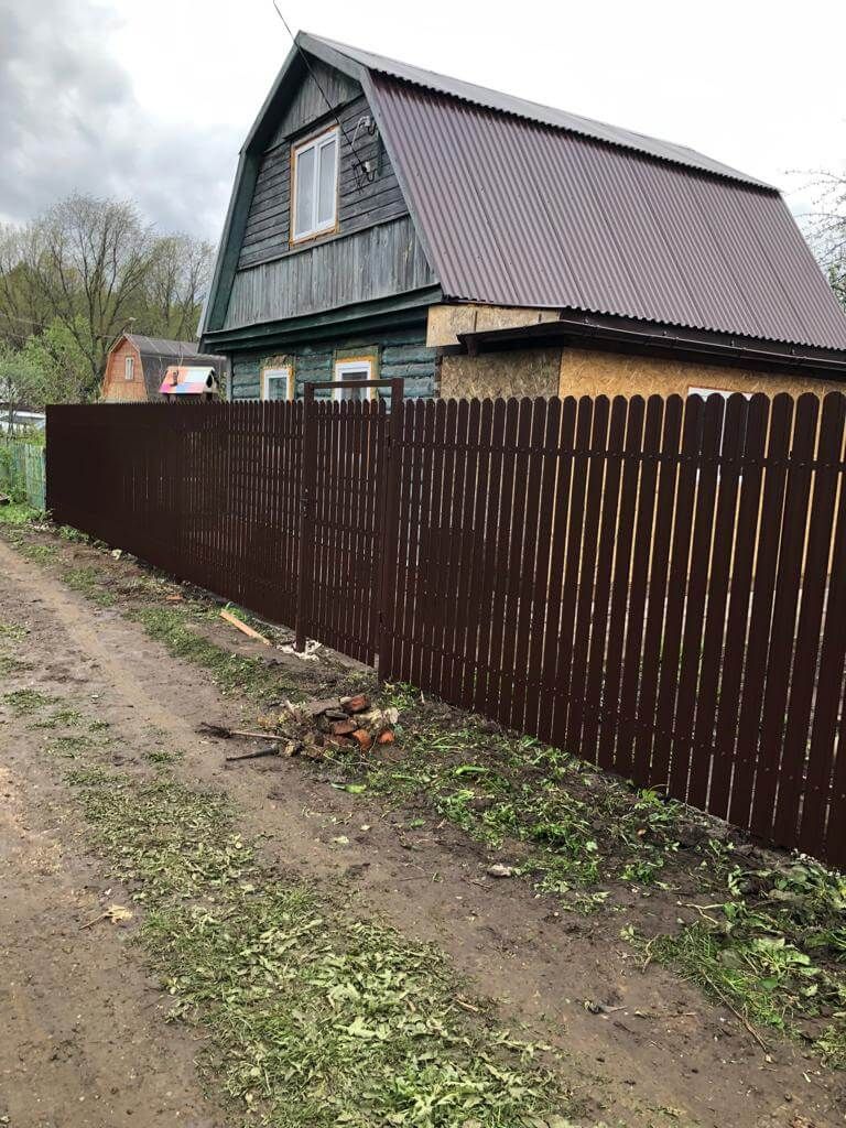 Забор из штакетника ЭКО-М 22м RAL8017/8017 Шоколад двусторонний фото 1 в Выборге
