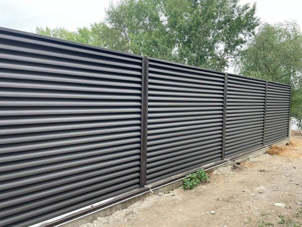 Забор-жалюзи с ламелями еврожалюзи 29м RAL8019/8019 Темный Шоколад МАТТЕ двухсторонний фото 2 в Выборге
