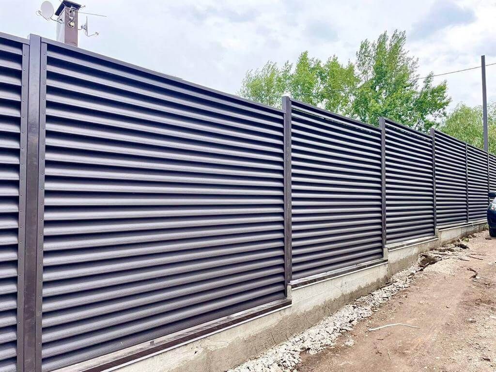 Забор-жалюзи с ламелями еврожалюзи 29м RAL8019/8019 Темный Шоколад МАТТЕ двухсторонний в Выборге