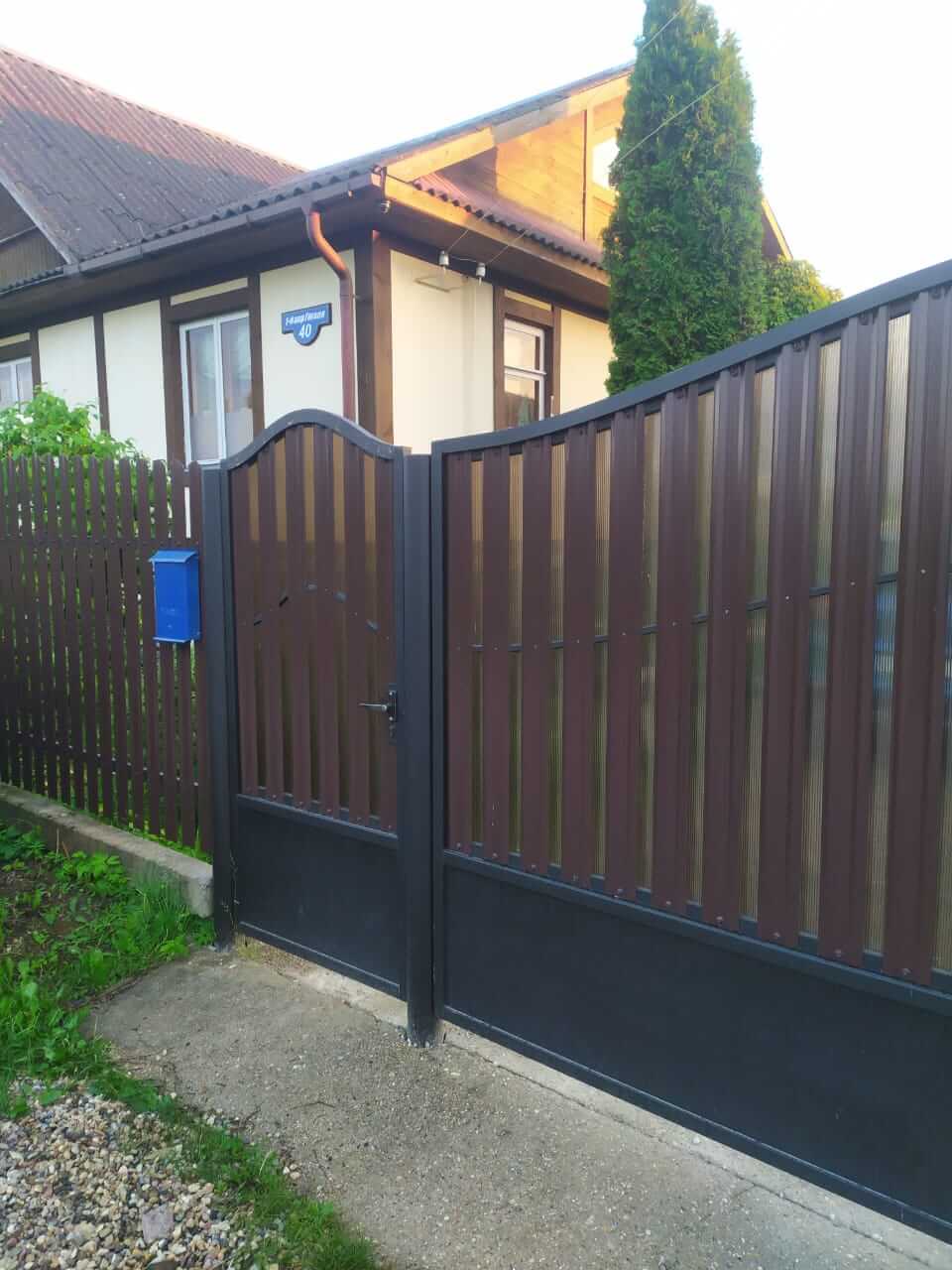 Забор из штакетника ЭКО-М 16м RAL8017 полиэфирная эмаль фото 1 в Выборге