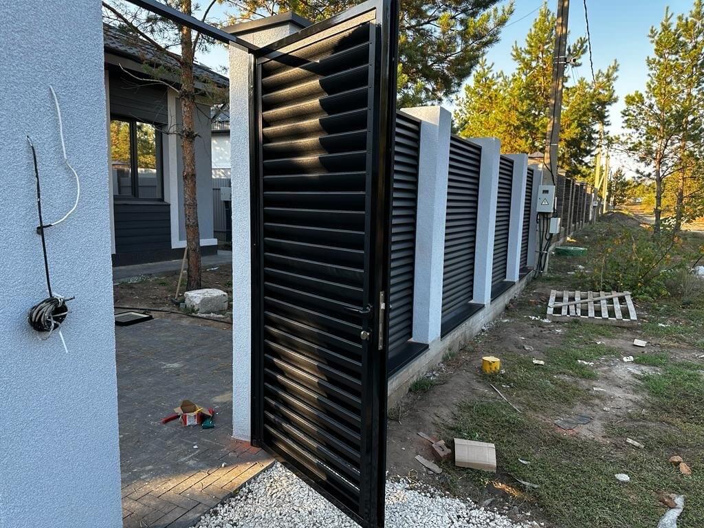Забор-жалюзи 18м RAL9005/9005 Черный двухсторонний МАТТЕ фото 6 в Выборге