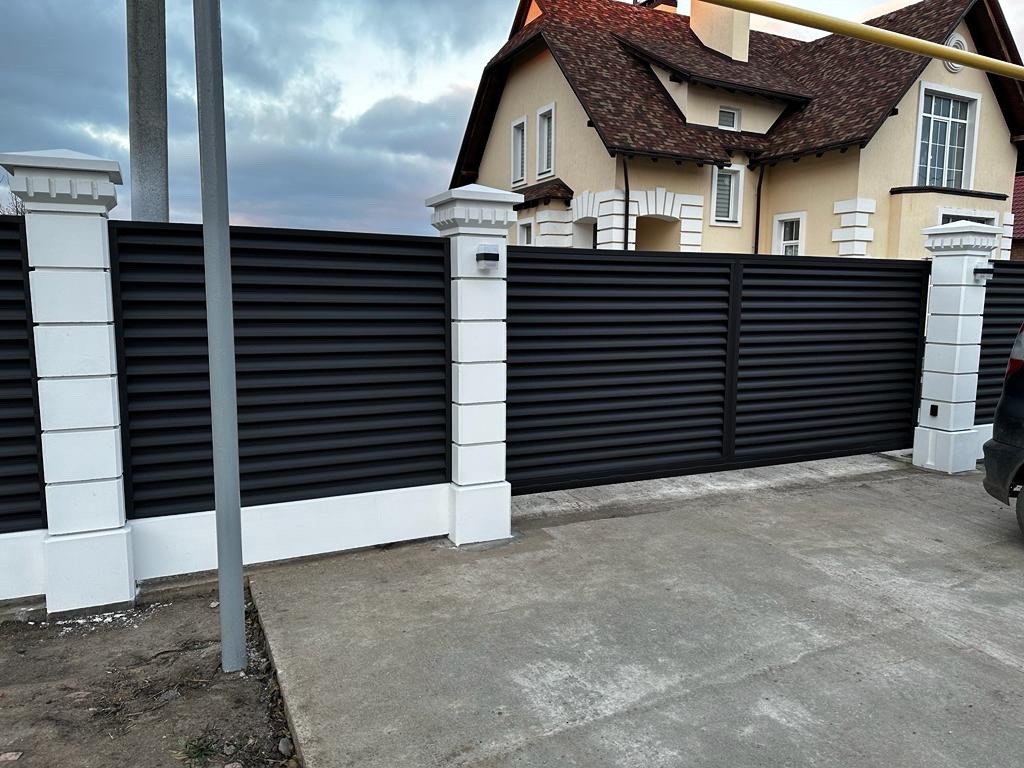Забор из ламелей Еврожалюзи 35м RAL8019/8019 Темный Шоколад двусторонний MATTE фото 1 в Выборге