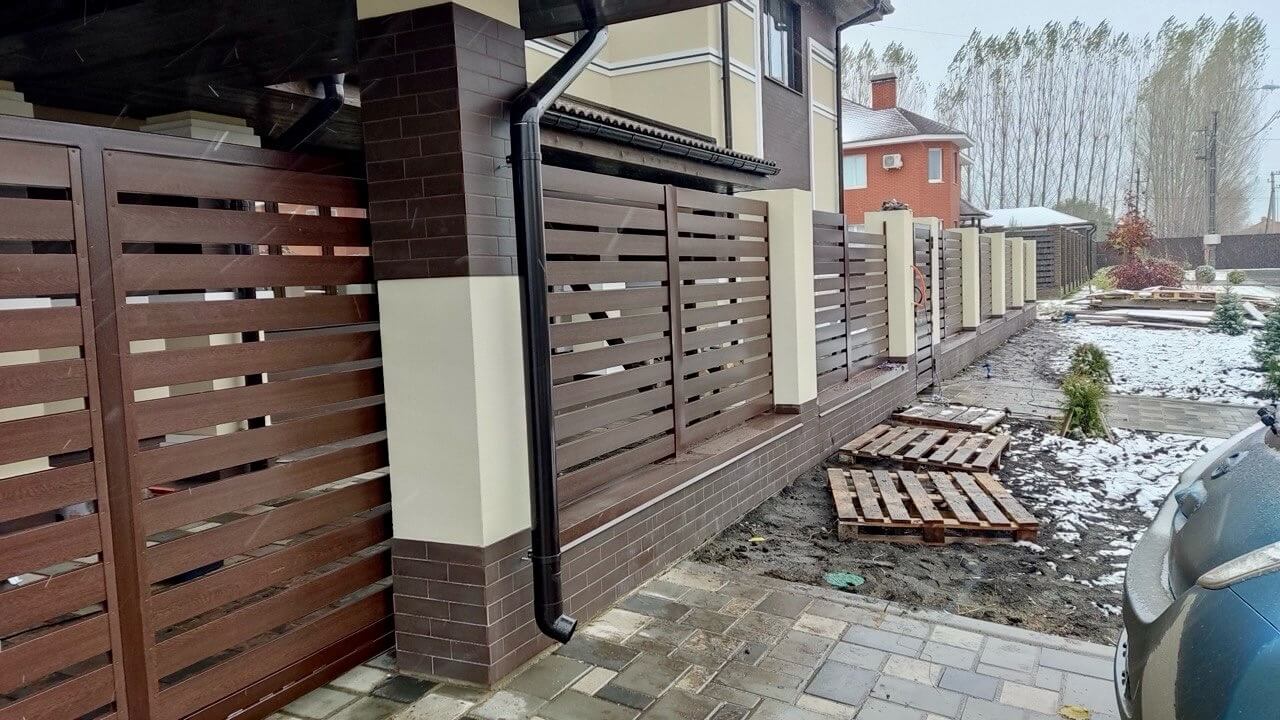Забор-ранчо из металлопланкена 26м Мореный Дуб Printech фото 2 в Выборге
