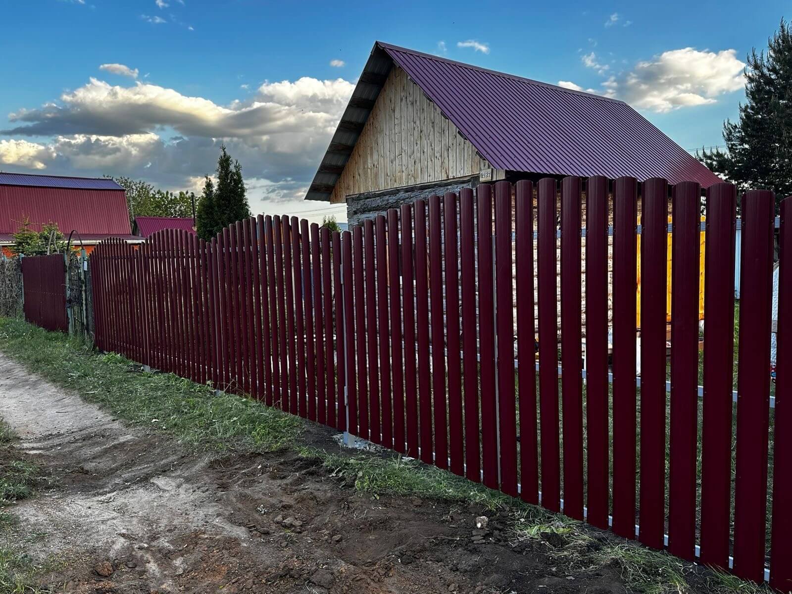Забор из евроштакетника 28м RAL3005 Красное Вино фото 4 в Выборге