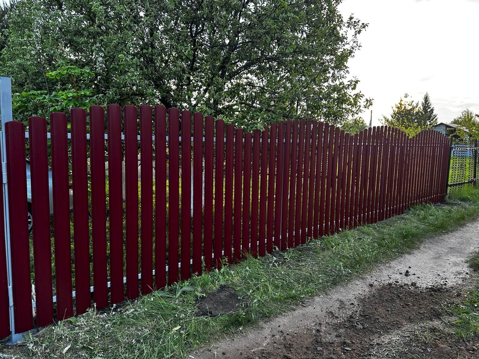 Забор из евроштакетника 28м RAL3005 Красное Вино фото 3 в Выборге