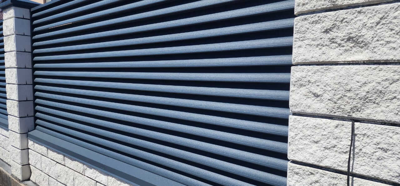 Забор из ламелей Еврожалюзи 32м RAL7024/7024 Серый Графит двусторонний МАТТЕ фото 1 в Выборге