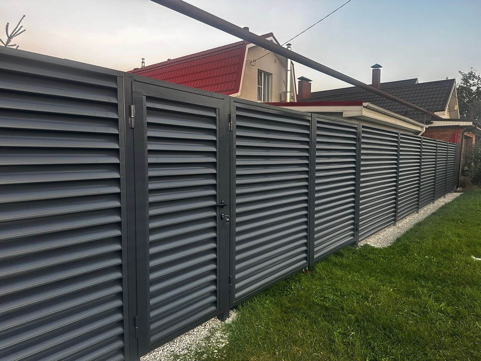 Забор из ламелей Еврожалюзи 26м RAL7024/7024 Серый Графит двусторонний фото 1 в Выборге