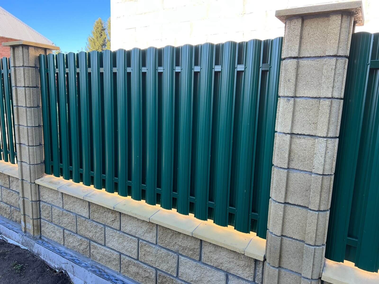 Забор из евроштакетника 22м RAL6005/6005 Зеленый Мох двусторонний фото 6 в Выборге