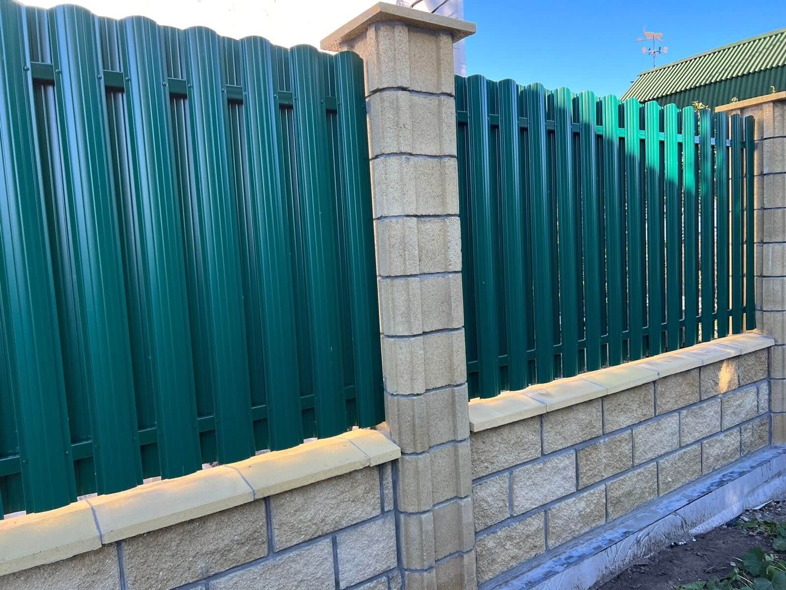 Забор из евроштакетника 22м RAL6005/6005 Зеленый Мох двусторонний фото 1 в Выборге