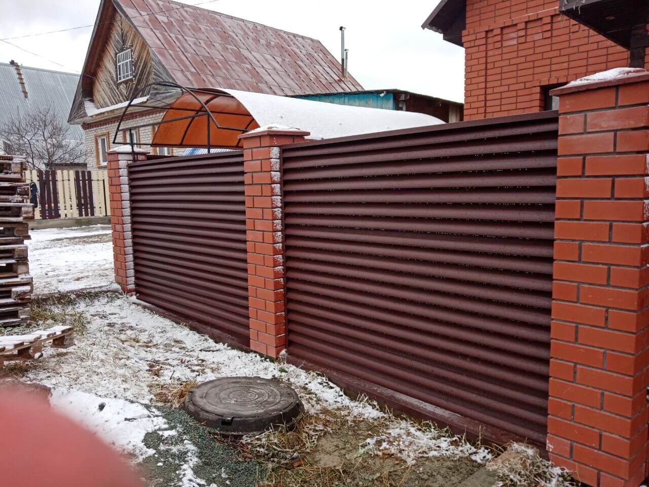 Забор из ламелей еврожалюзи 12м RAL8017/8017 Шоколад двусторонний МАТТЕ фото 3 в Выборге