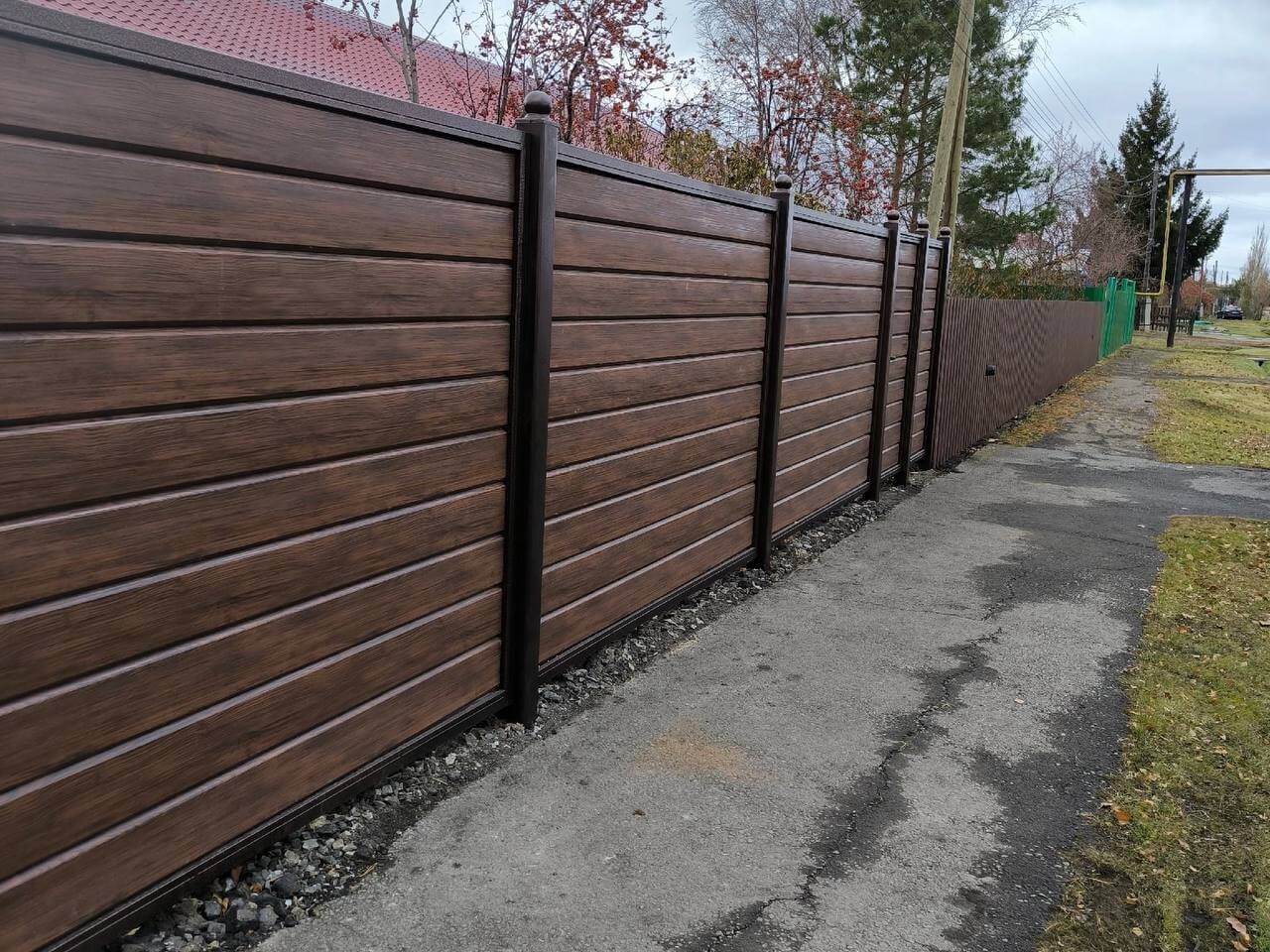 Забор из металлосайдинга Евро-Брус 46м Античное Дерево Принтек фото 1 в Выборге