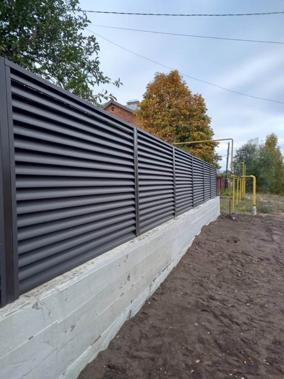 Забор из ламелей еврожалюзи 34м RAL8019/8019 Темный Шоколад двусторонний МАТТЕ в Выборге