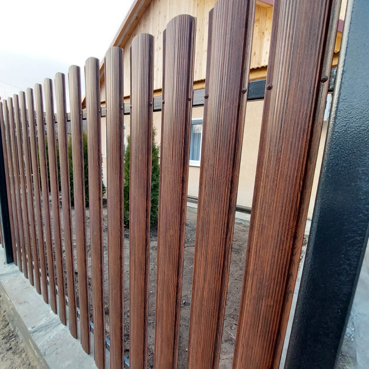 Забор из евроштакетника 13м Античный Дуб SteelArt двусторонний в Выборге