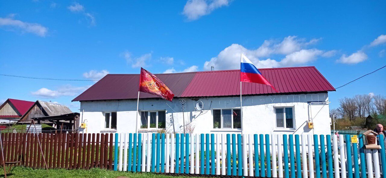 Забор из евроштакетника 16м RAL5021 Морская Волна, RAL9003 Белый в Выборге