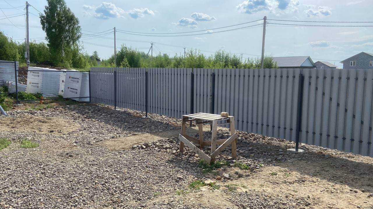 Забор из евроштакетника 16м RAL7024 Серый Графит фото 1 в Выборге