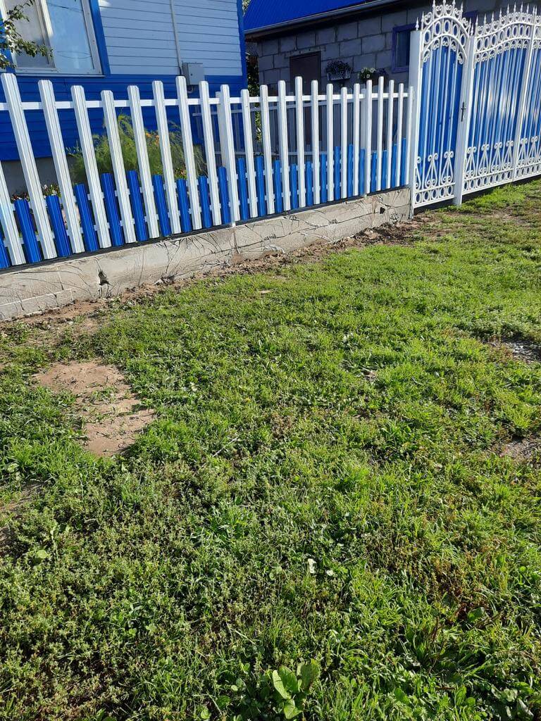 Забор из евроштакетника 14м RAL9003 Белый, RAL5005 Синий Сигнал фото 3 в Выборге
