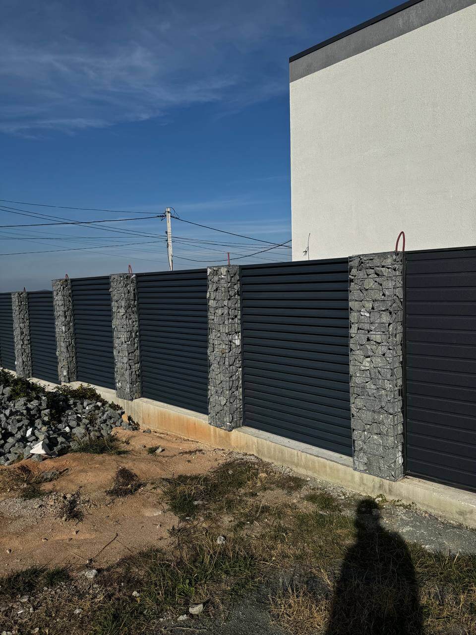 Забор-жалюзи из ламелей ЭКО-Z-US усиленных 36м RAL7024/7024 Серый Графит двусторонний МАТТЕ фото 6 в Выборге