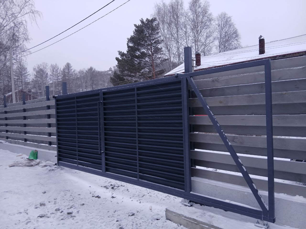 Входная группа из ламелей Хай-Тек RAL7024/7024 Серый Графит двусторонний МАТТЕ фото 4 в Выборге