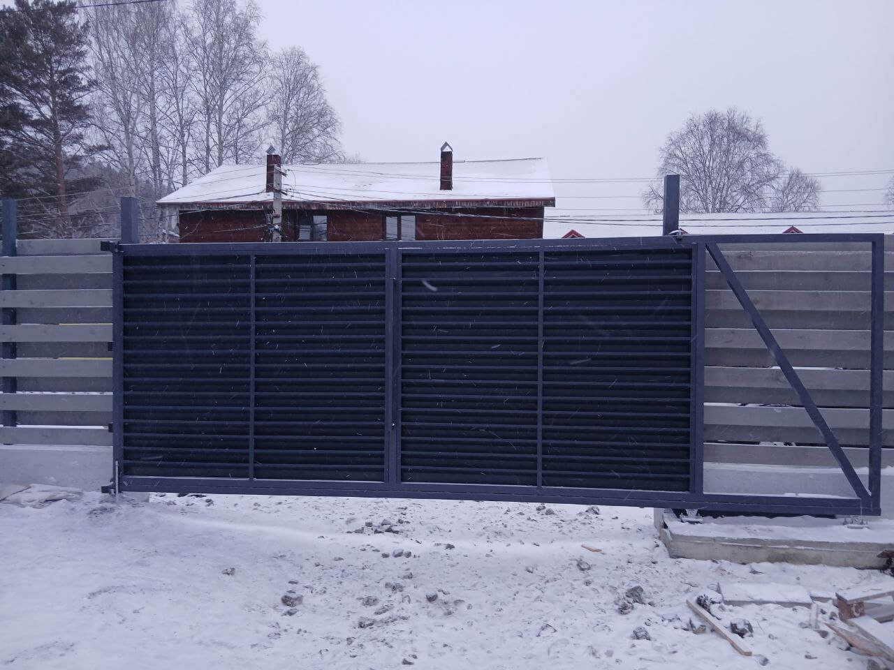 Входная группа из ламелей Хай-Тек RAL7024/7024 Серый Графит двусторонний МАТТЕ фото 17 в Выборге