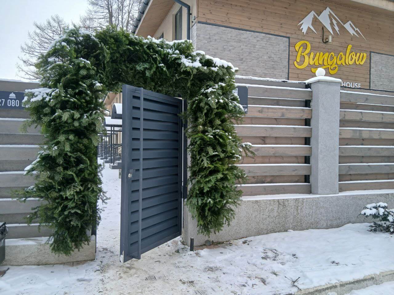 Входная группа из ламелей Хай-Тек RAL7024/7024 Серый Графит двусторонний МАТТЕ фото 15 в Выборге