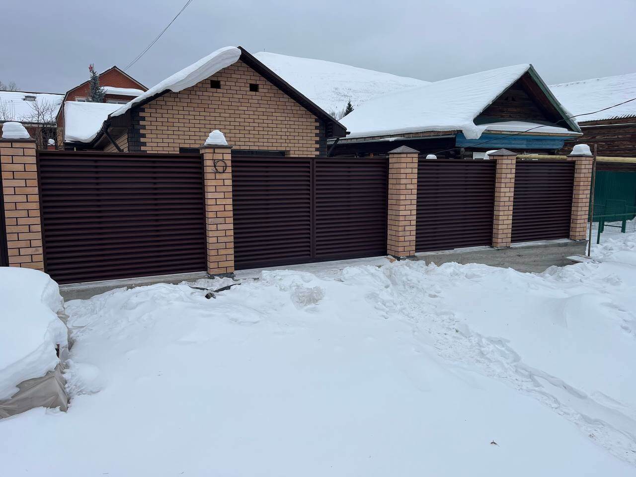 Забор-жалюзи из ламелей ЭКО-Z 87м RAL8017/8017 Шоколад двусторонний МАТТЕ фото 3 в Выборге