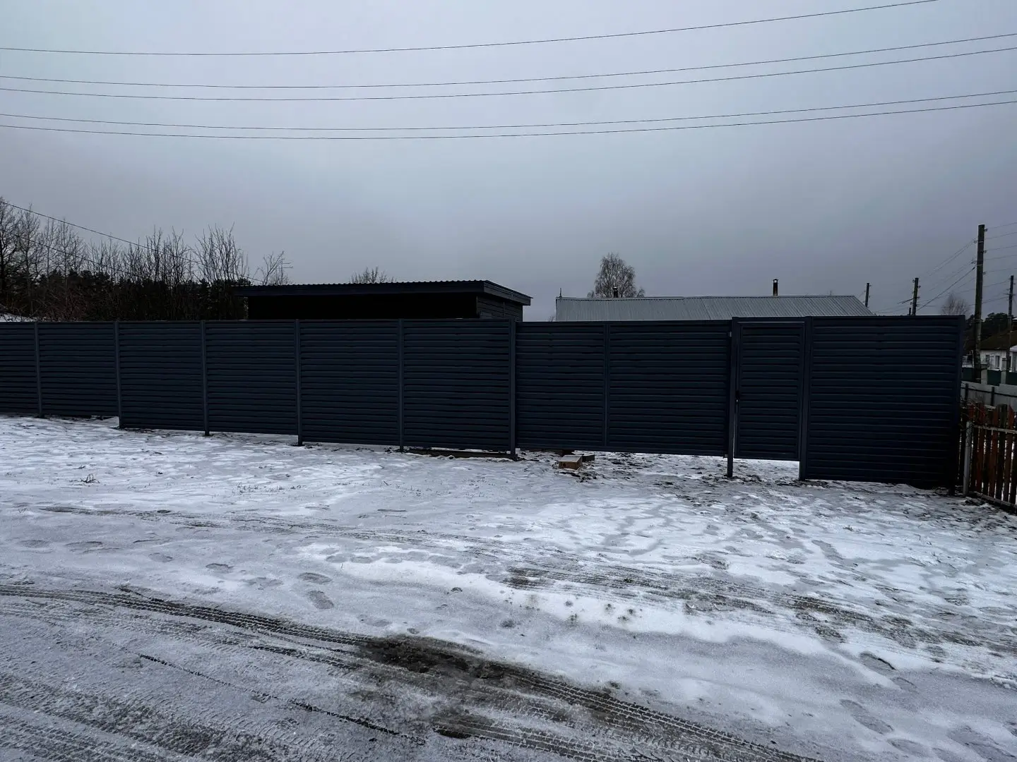 Забор-жалюзи из ламелей Хай-Тек 20м RAL7024/7024 Серый Графит двусторонний МАТТЕ фото 1 в Выборге