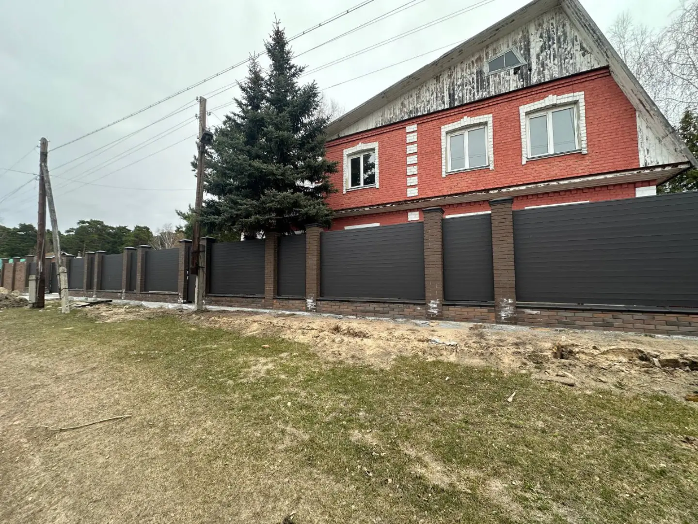 Забор-ранчо из металлического планкена 28м RAL8019 Темный Шоколад МАТТЕ фото 2 в Выборге