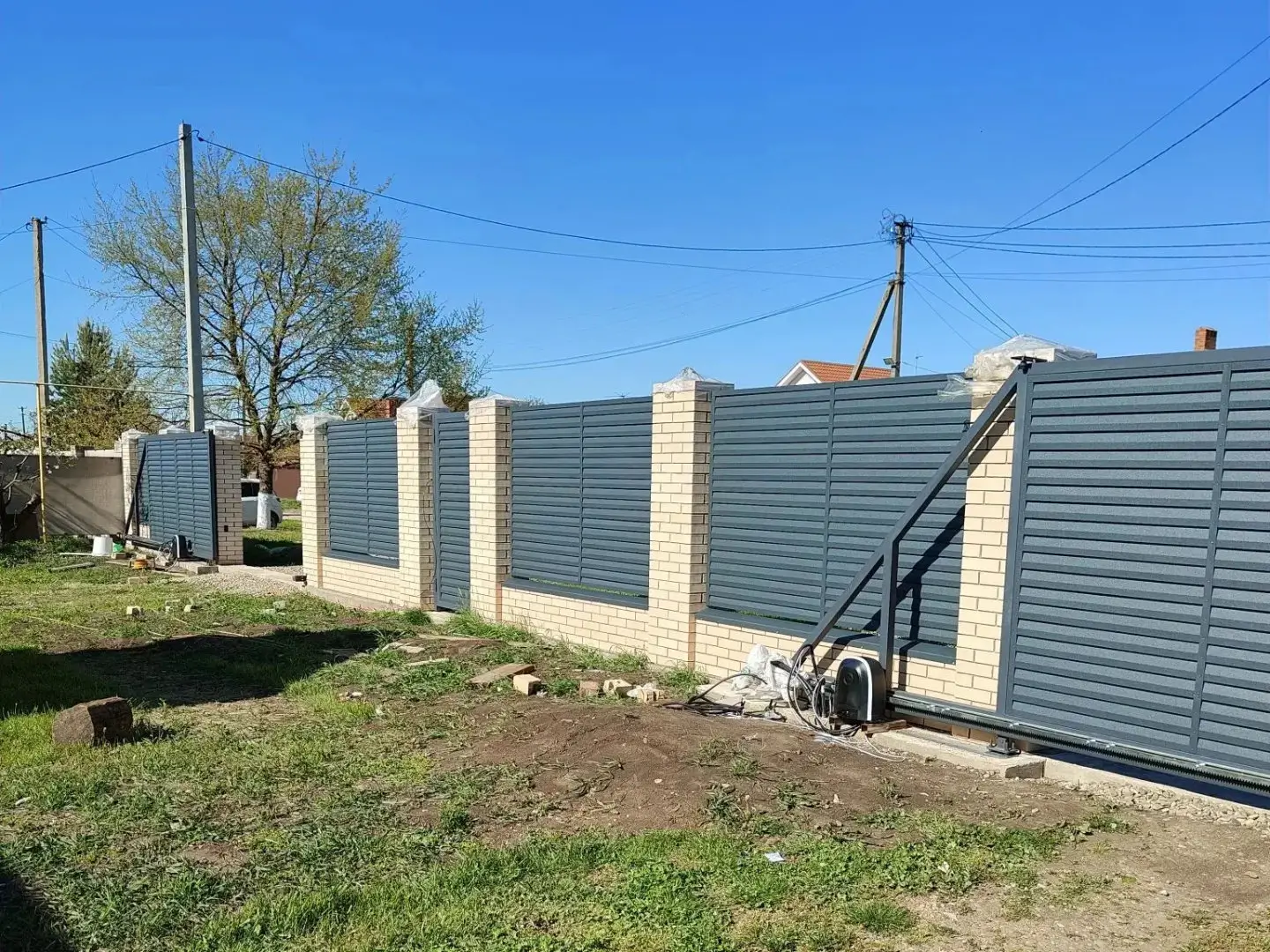 Забор-жалюзи из ламелей Реснички 16м RAL7024 Серый Графит Стальной Бархат фото 1 в Выборге